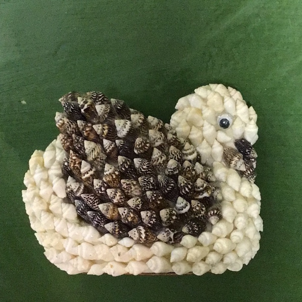 Seashell Swan - Picture 3 of 4